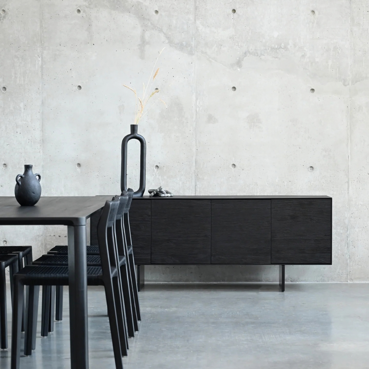 MB-BLACK SIDEBOARD IN BLACK SOOT/BRUSHED DOORS