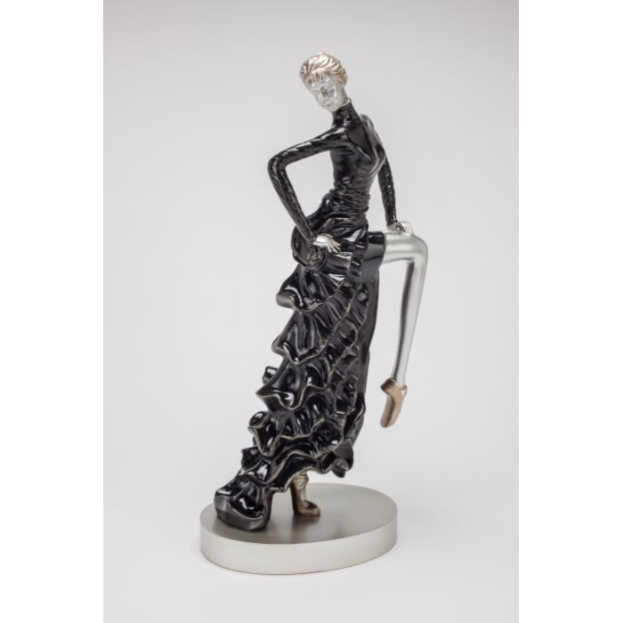 AM -  LADY IN STYLE SCULPTURE