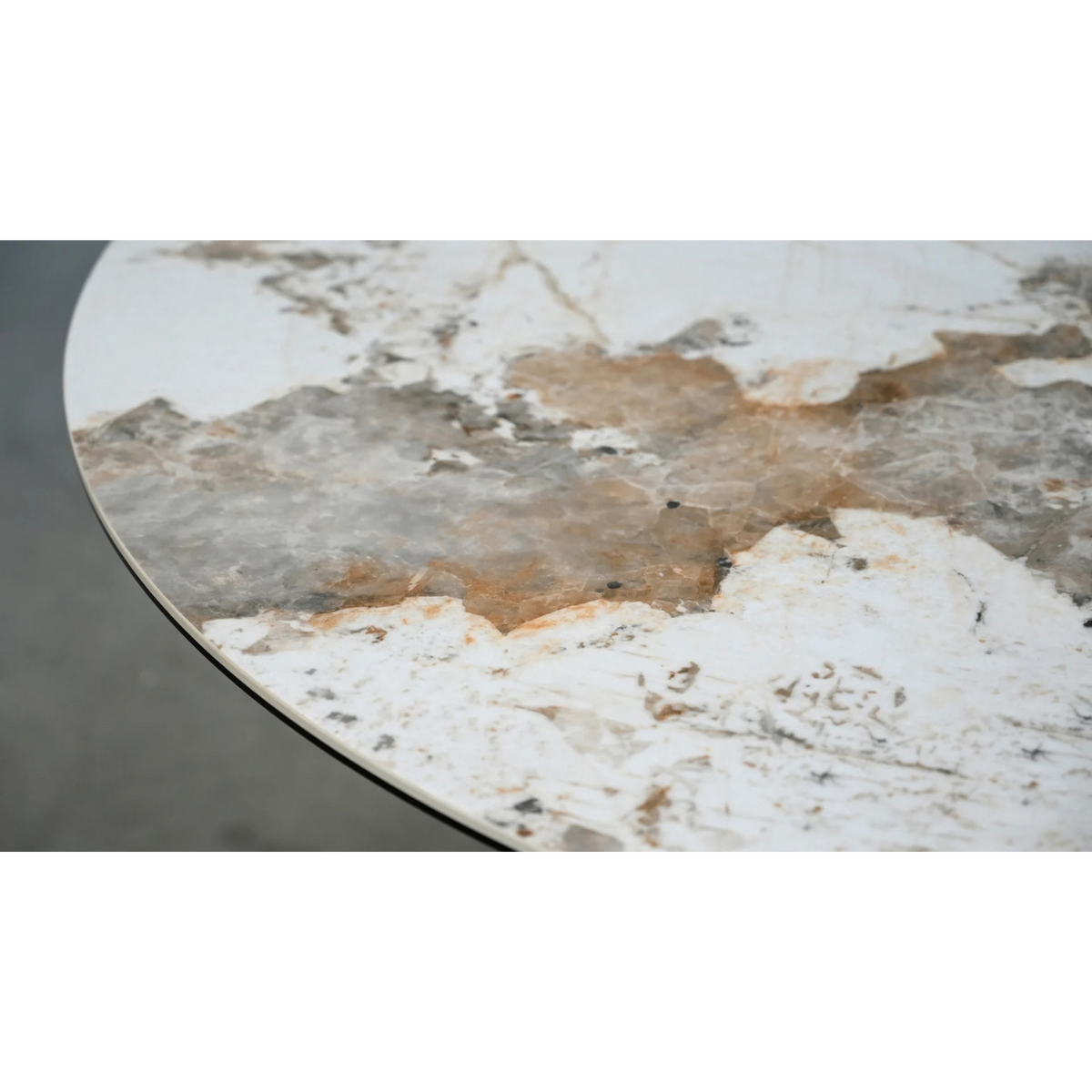 MB-FORMA DINING TABLE IN MAGELLANO
