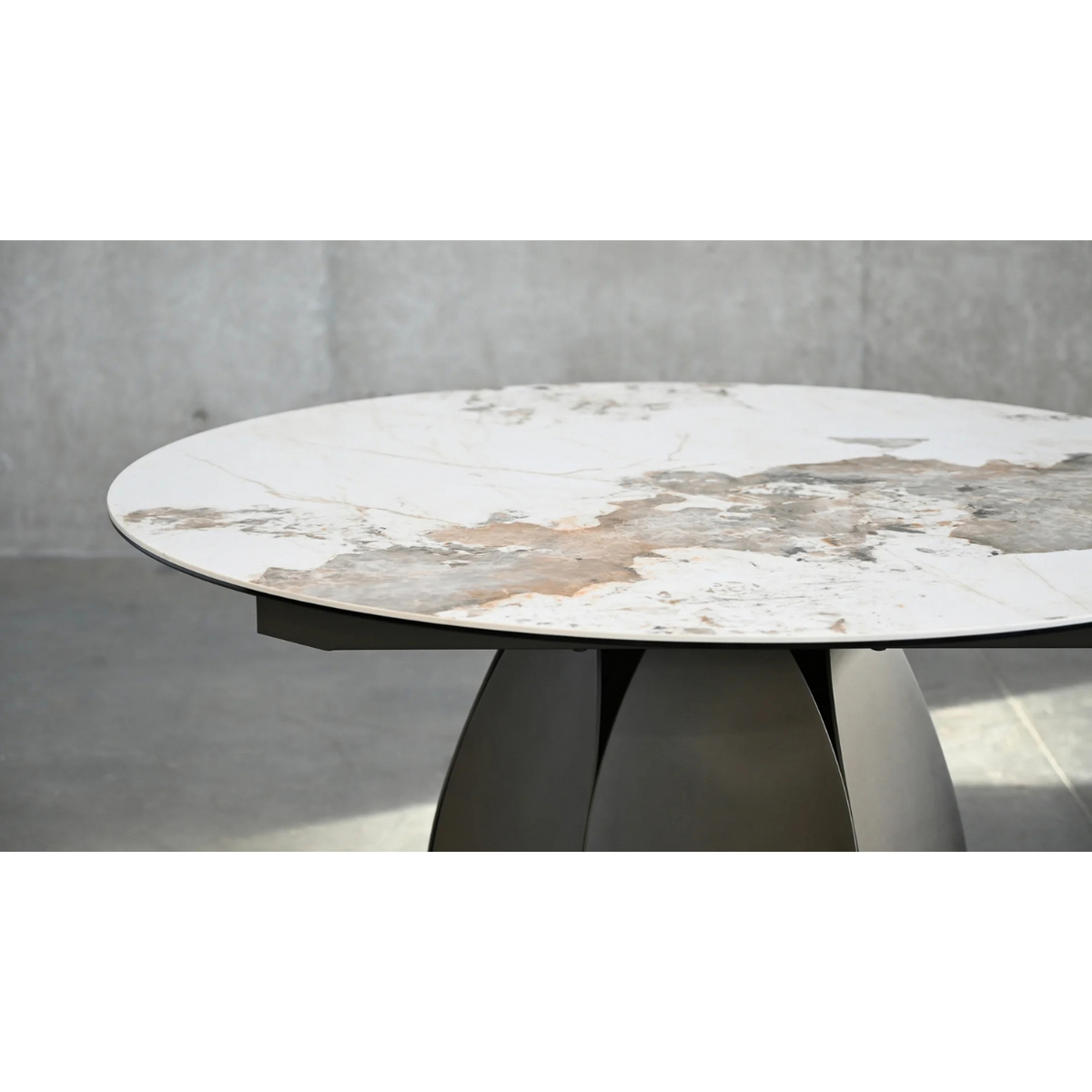 MB-FORMA DINING TABLE IN MAGELLANO