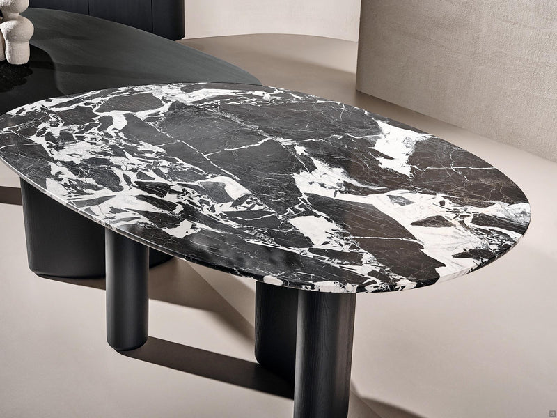 DF- MAGNIFICENT DIINING TABLE