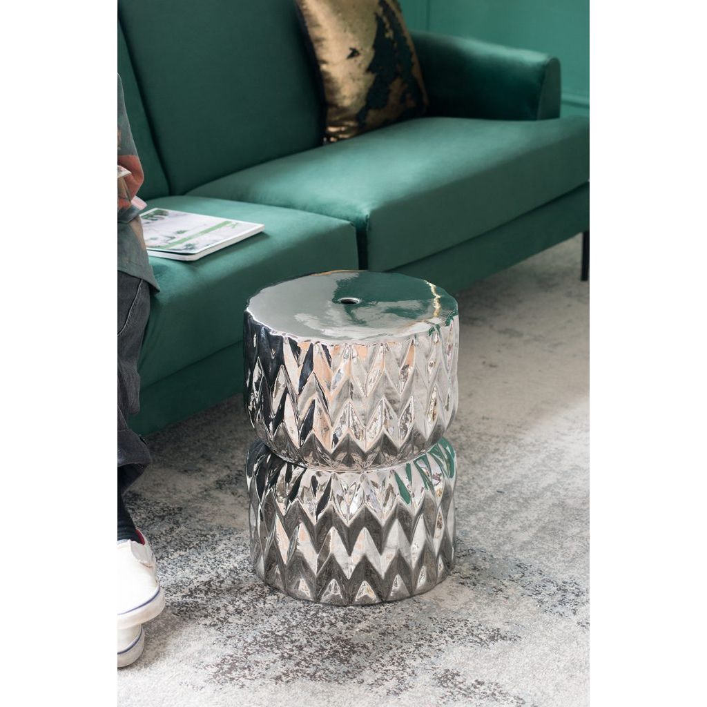 AB  - CHEVRO STOOL