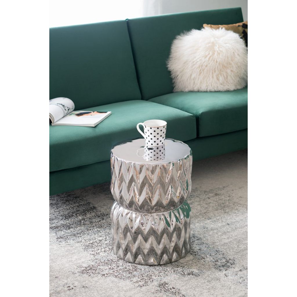 AB  - CHEVRO STOOL