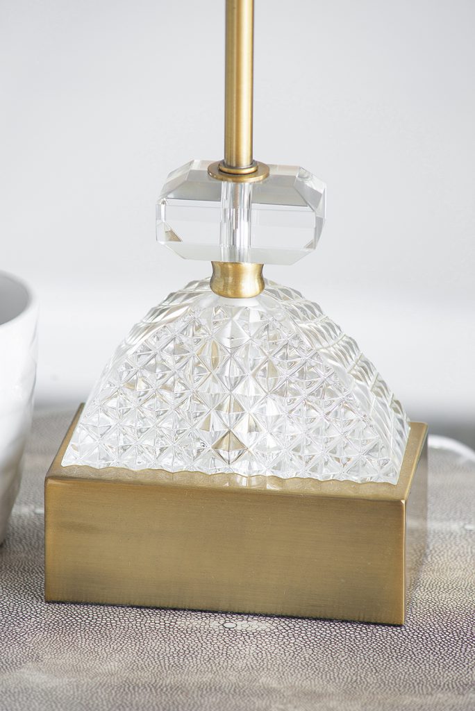 CR - DIAMOND TABLE LAMP